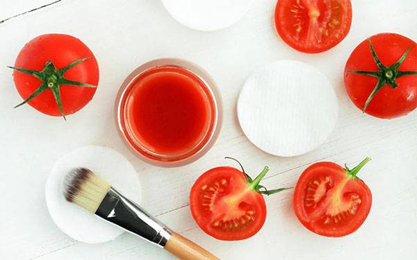 Tẩy lông mặt tại nhà bằng cà chua